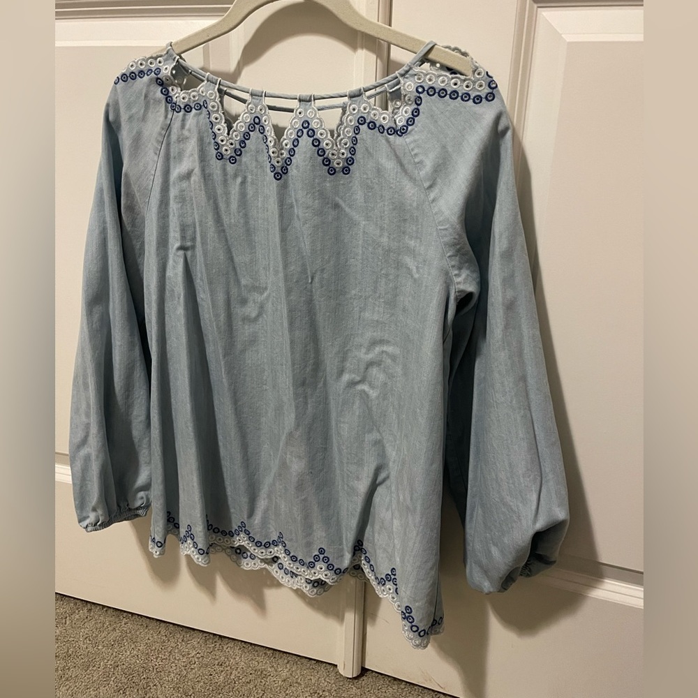 Sugar Lips shirt. Excellent condition. Size: Small